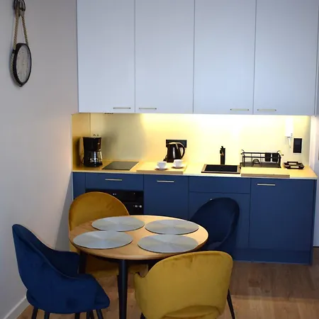 アパート Apartos Seaside Luxury シフィノウイシチェ